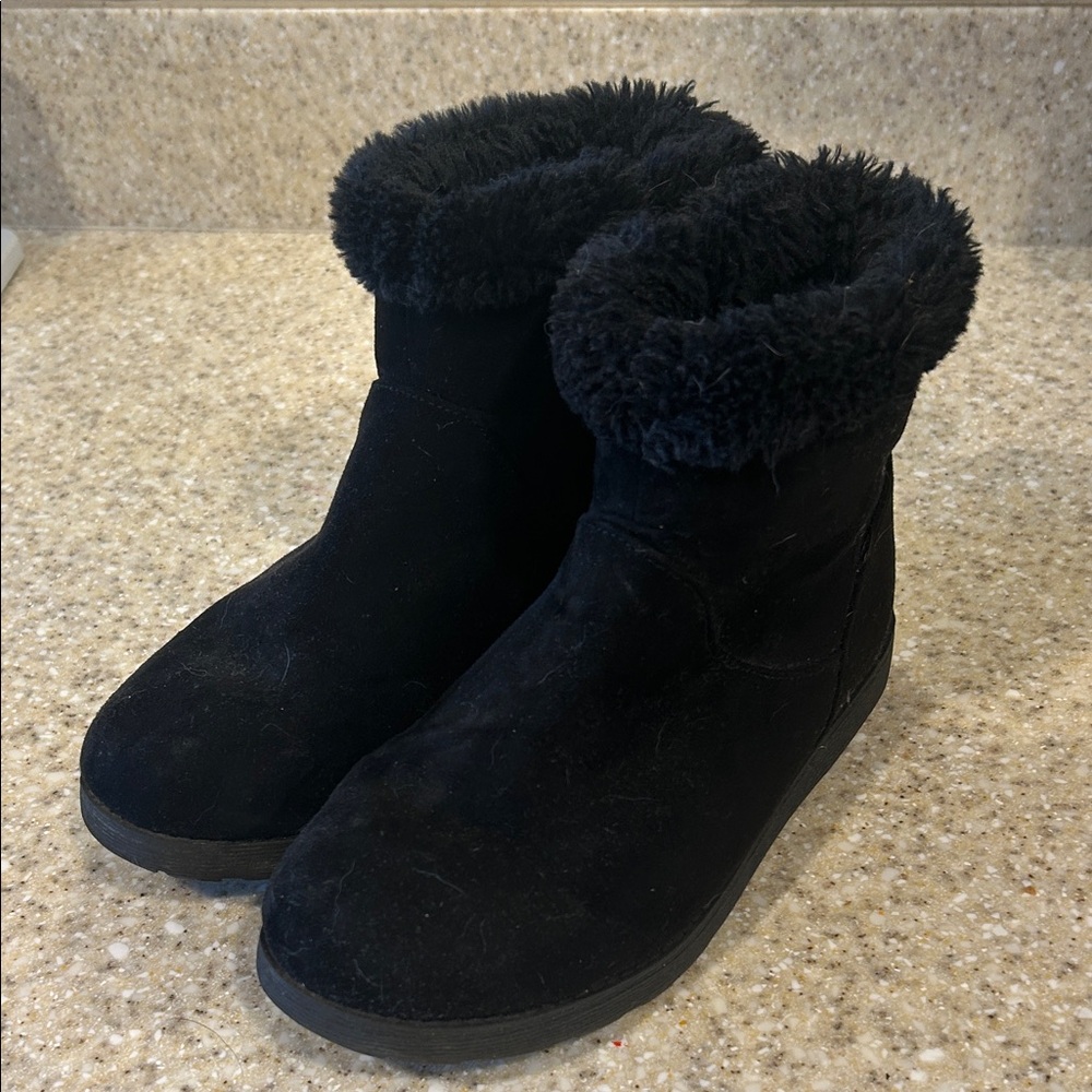Girls’ Black Fur-Lined Boots
